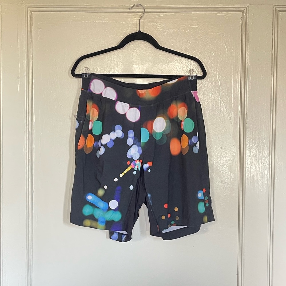 LULU LEMON Printed Shorts (multi-colored) - L (9” inseam)